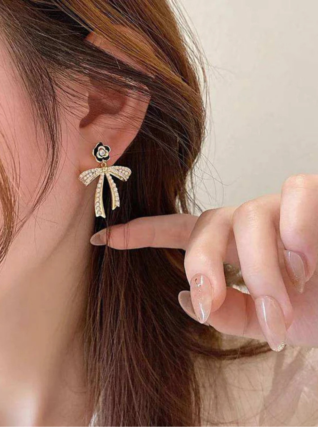 Elegant bow earrings with rhinestones and pearl strands