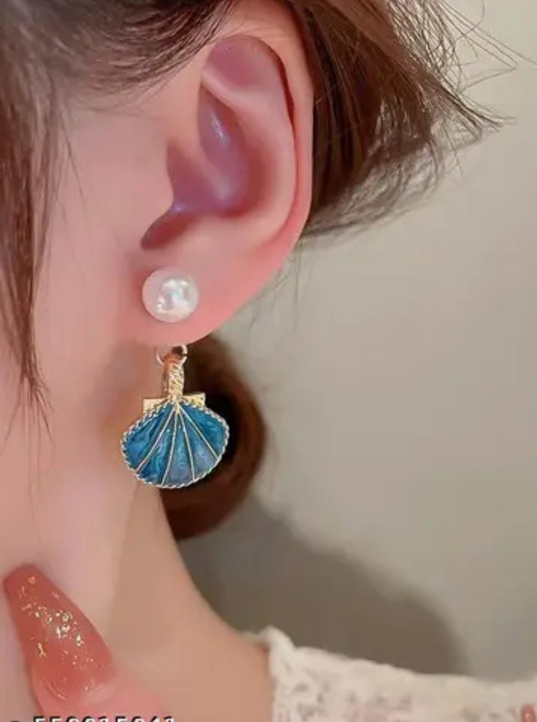 Lightweight coastal-themed earrings with shell charm and pearls – Ladybreeze
