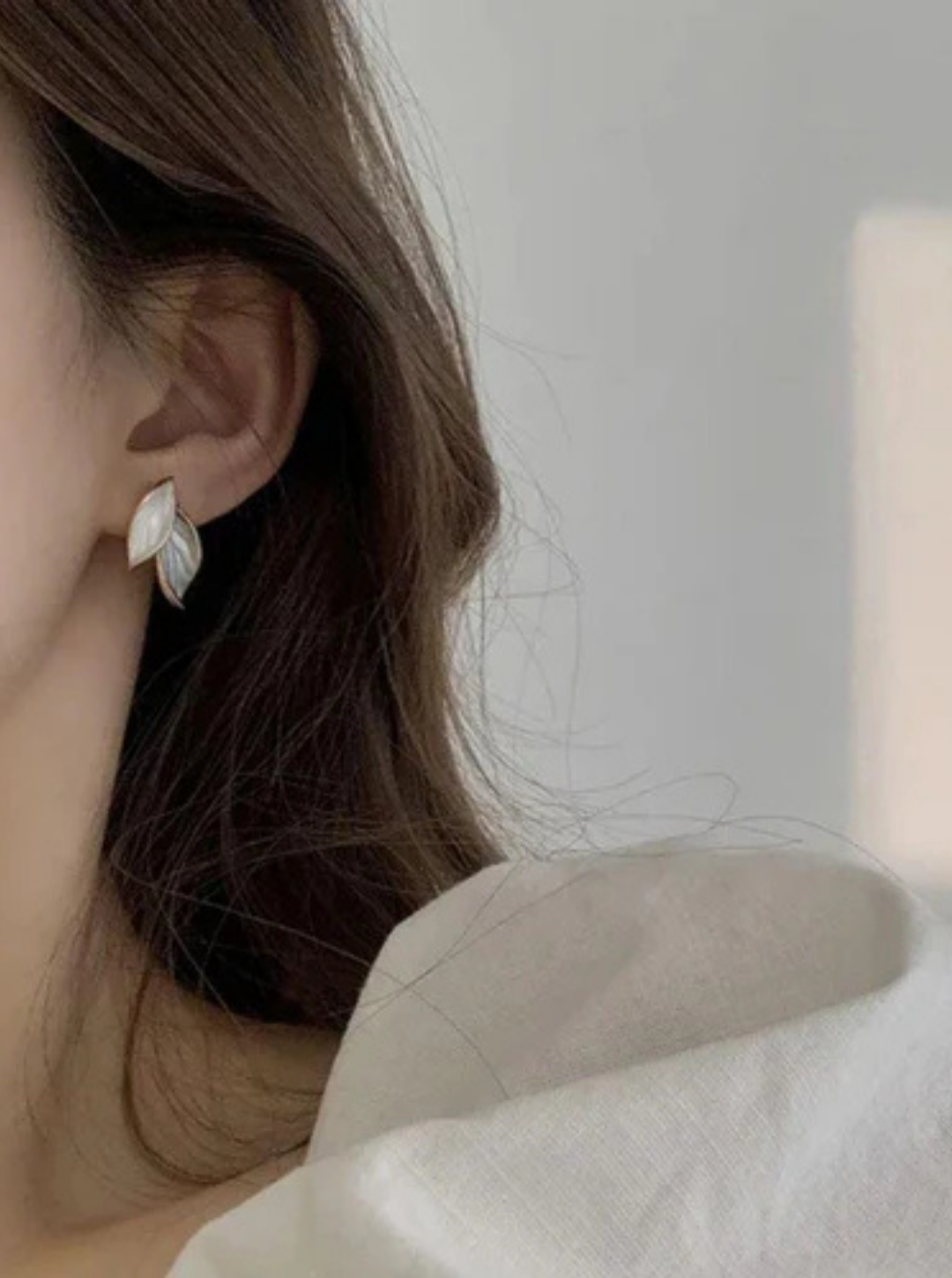 Elegant white and blue enamel leaf stud earrings – Ladybreeze