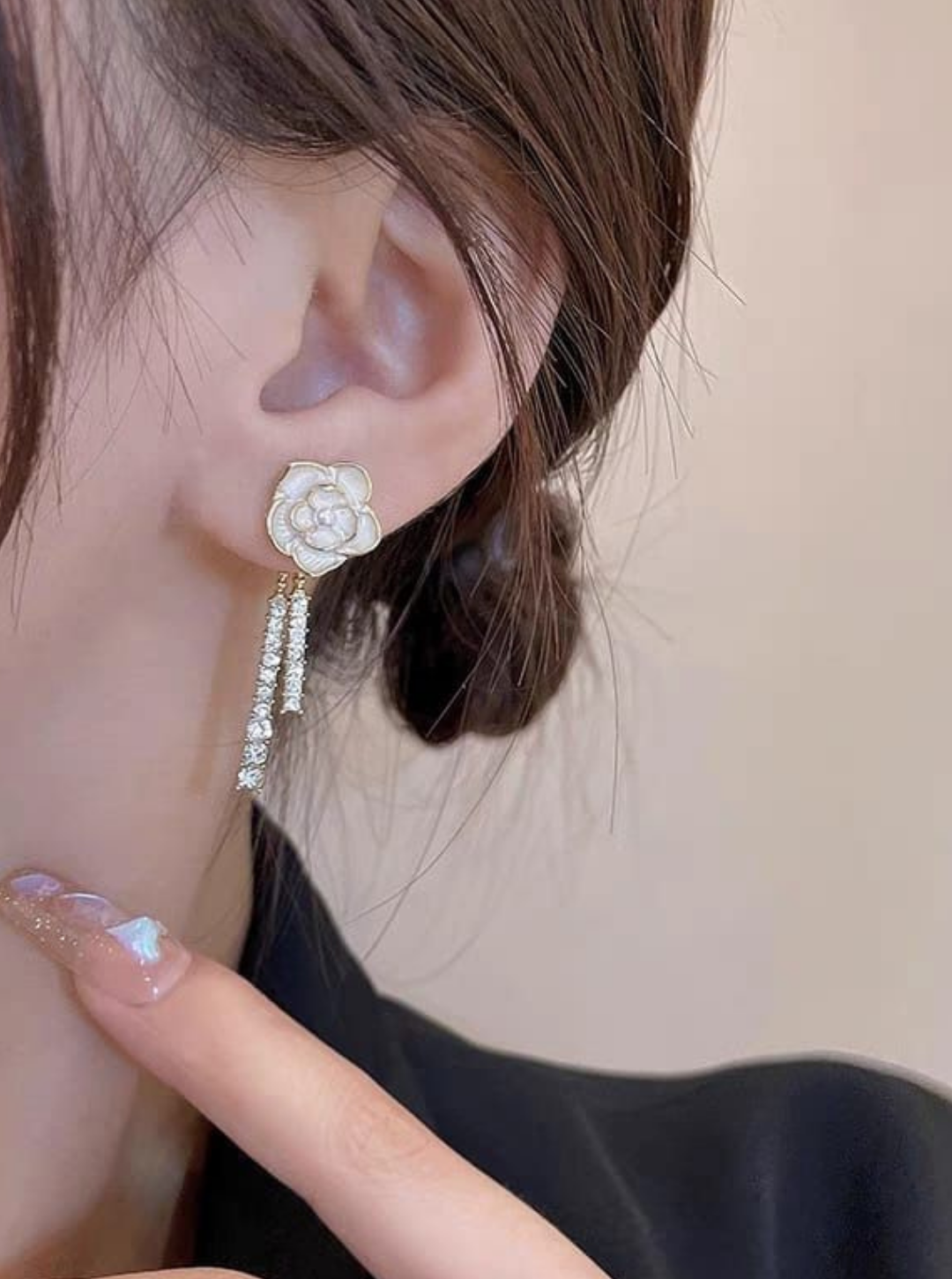 PEARL DRAPE EARRINGS
