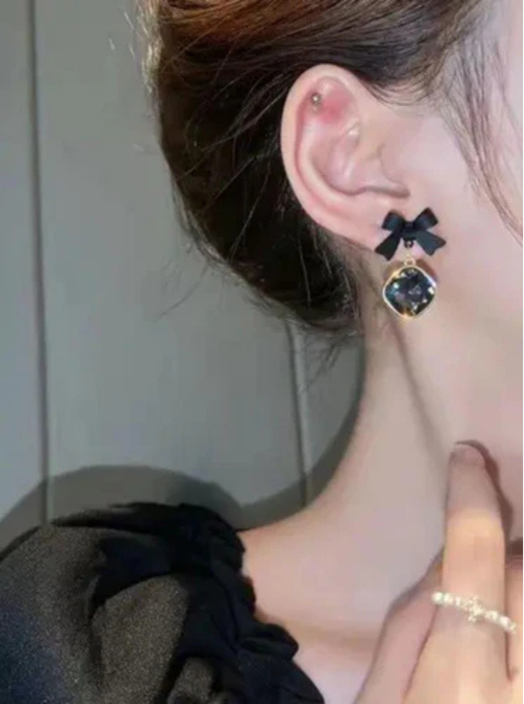 Lightweight black bow and crystal drop earrings – Ladybreeze