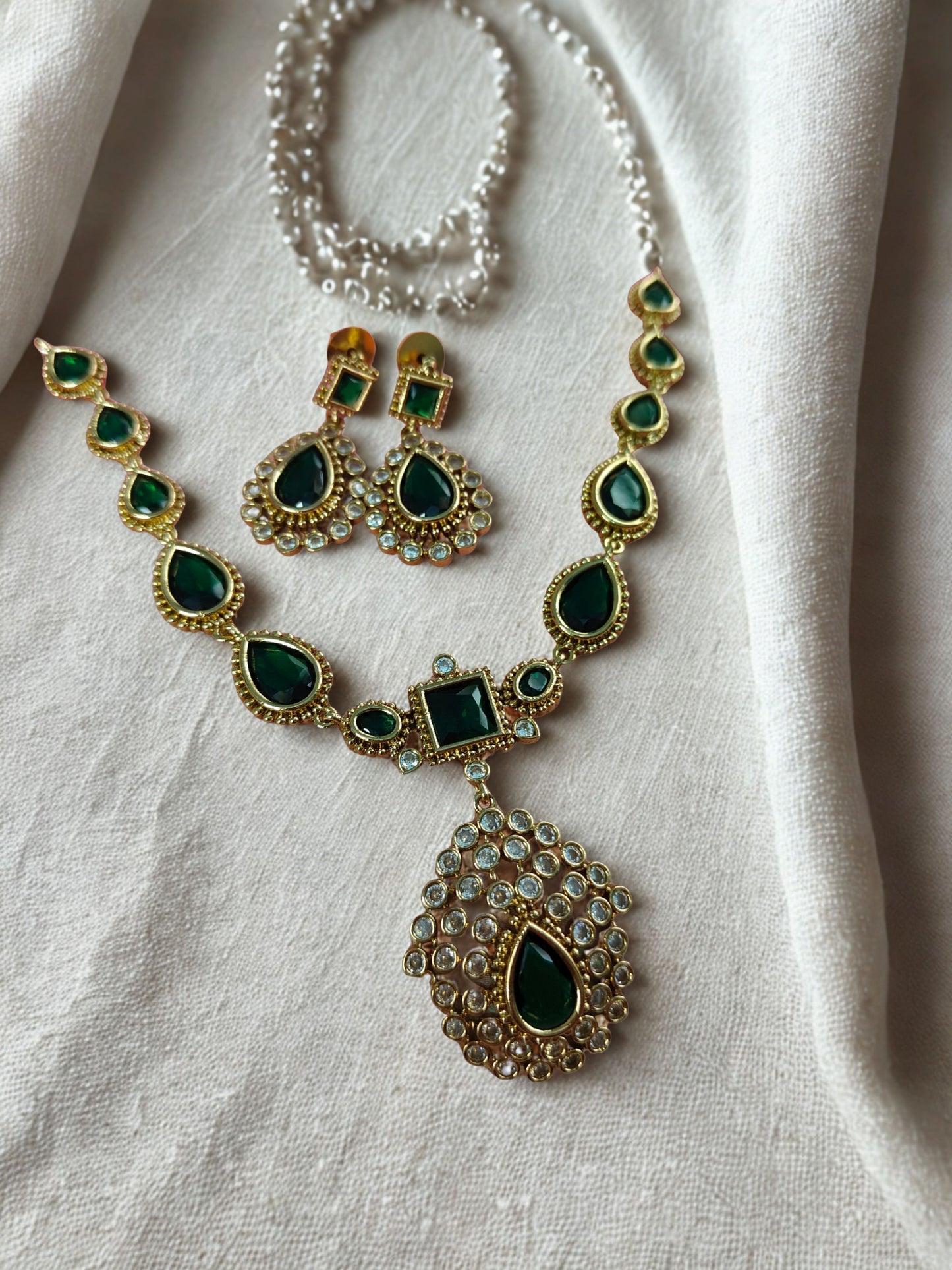 kundan green stone necklace
