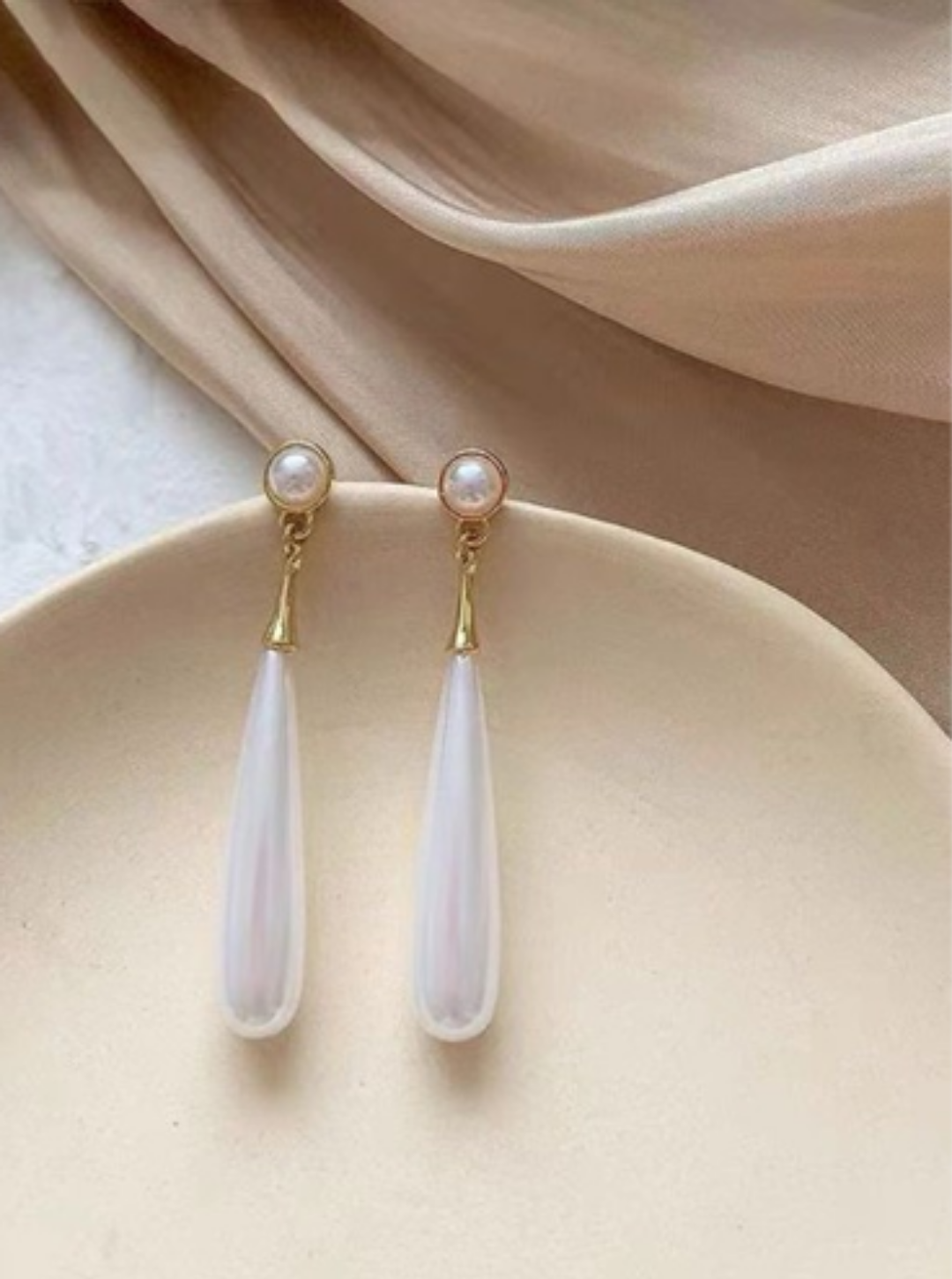 Lightweight pearl drop earrings ideal for work and bridal looks – Ladybreeze