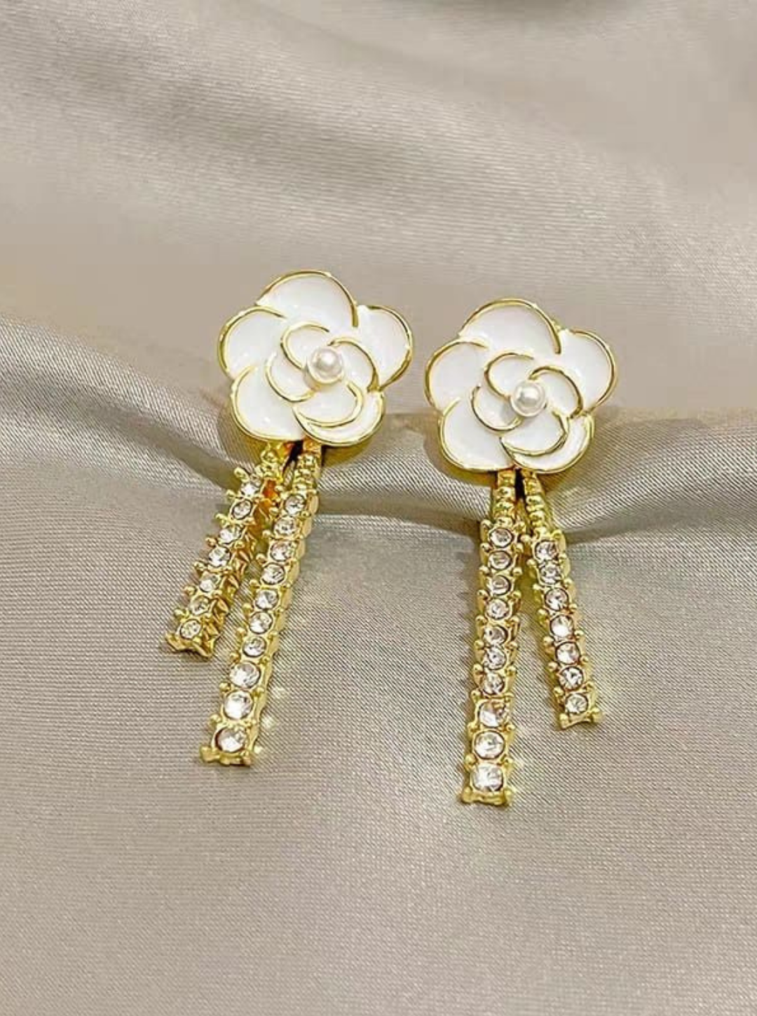PEARL DRAPE EARRINGS
