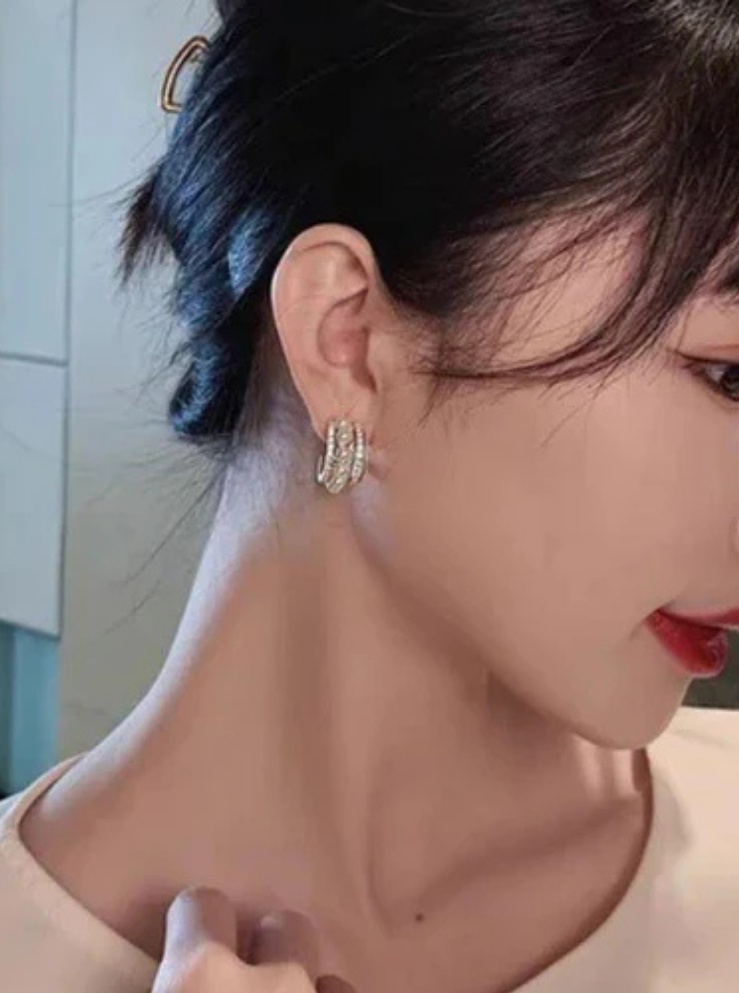 Gold hoop earrings with glossy white pearls and crystals – Ladybreeze