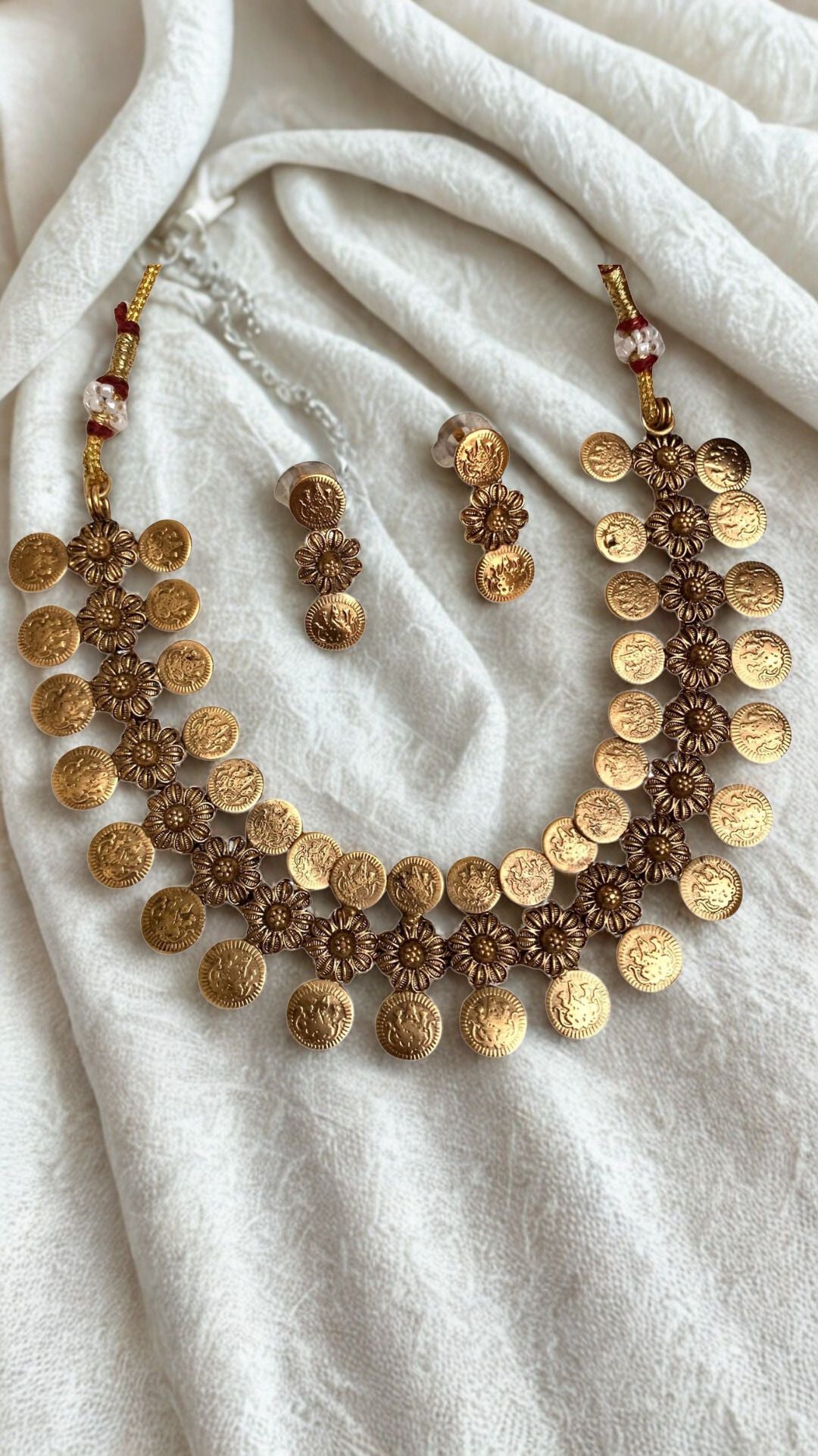 VINTAGE TEMPLE QUEEN NECKLACE