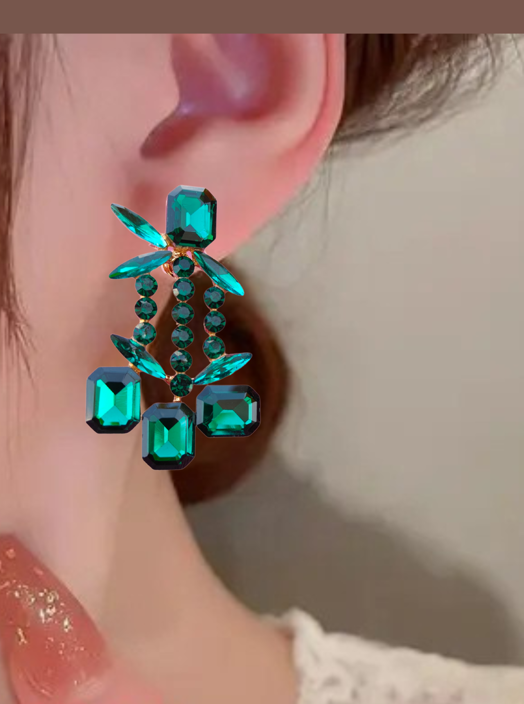 CRYSTAL GLASS EARRINGS