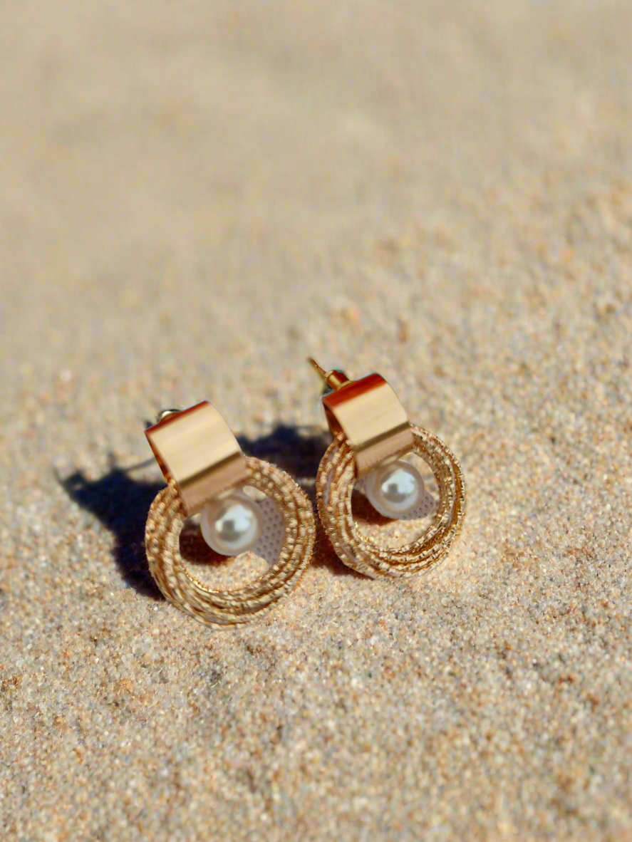 PEARL & GOLDEN ROUND EARRINGS