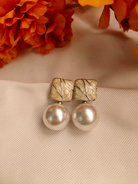 PEARL DROPLET EARRINGS