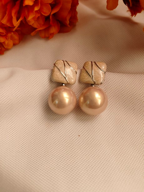 PEARL DROPLET EARRINGS