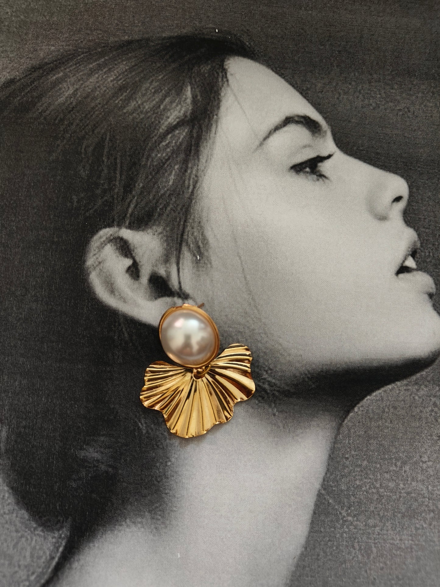 FLAWLESS GOLDEN EARRINGS