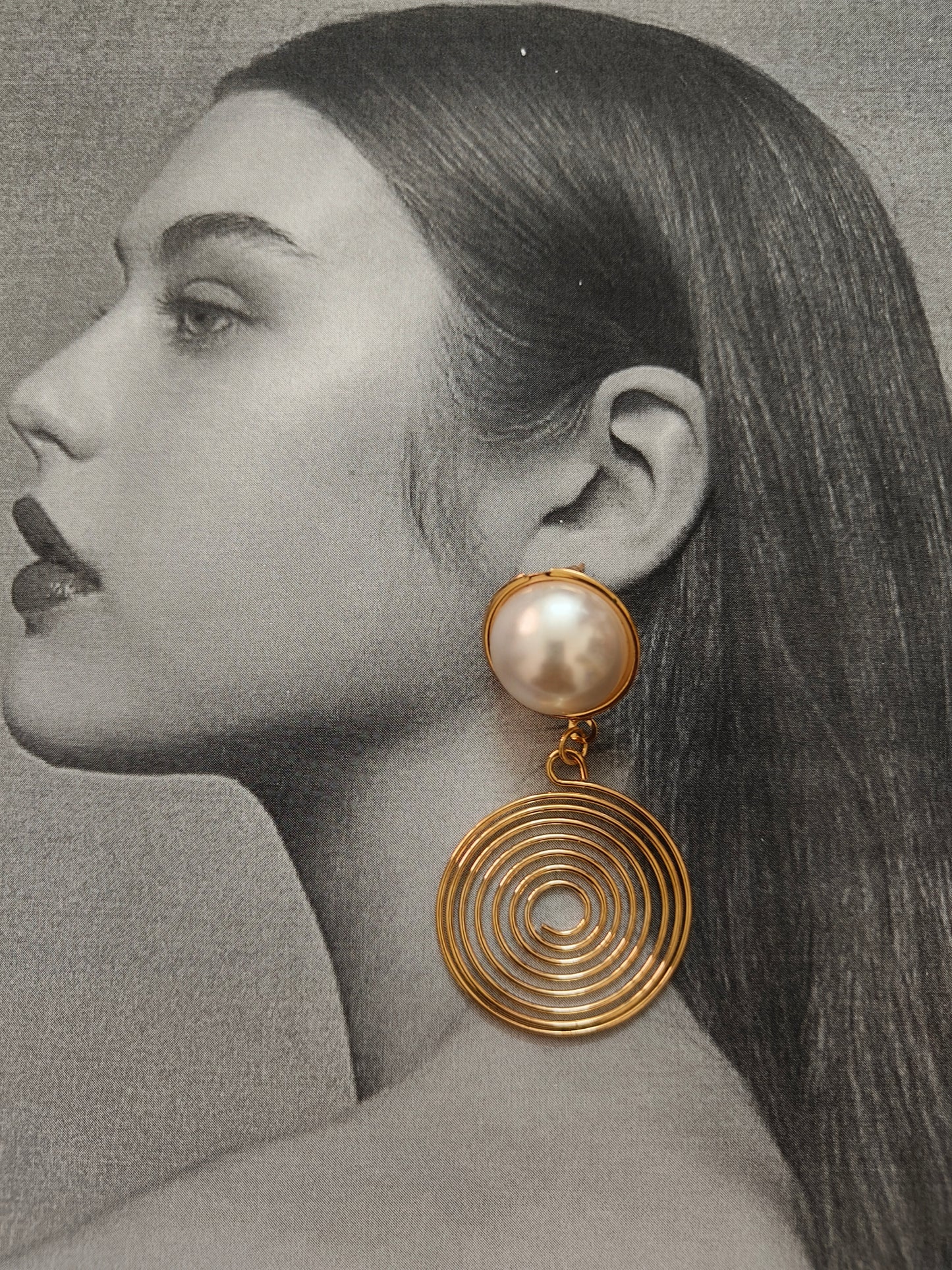 GOLDEN SPIRAL PEARL EARRINGS