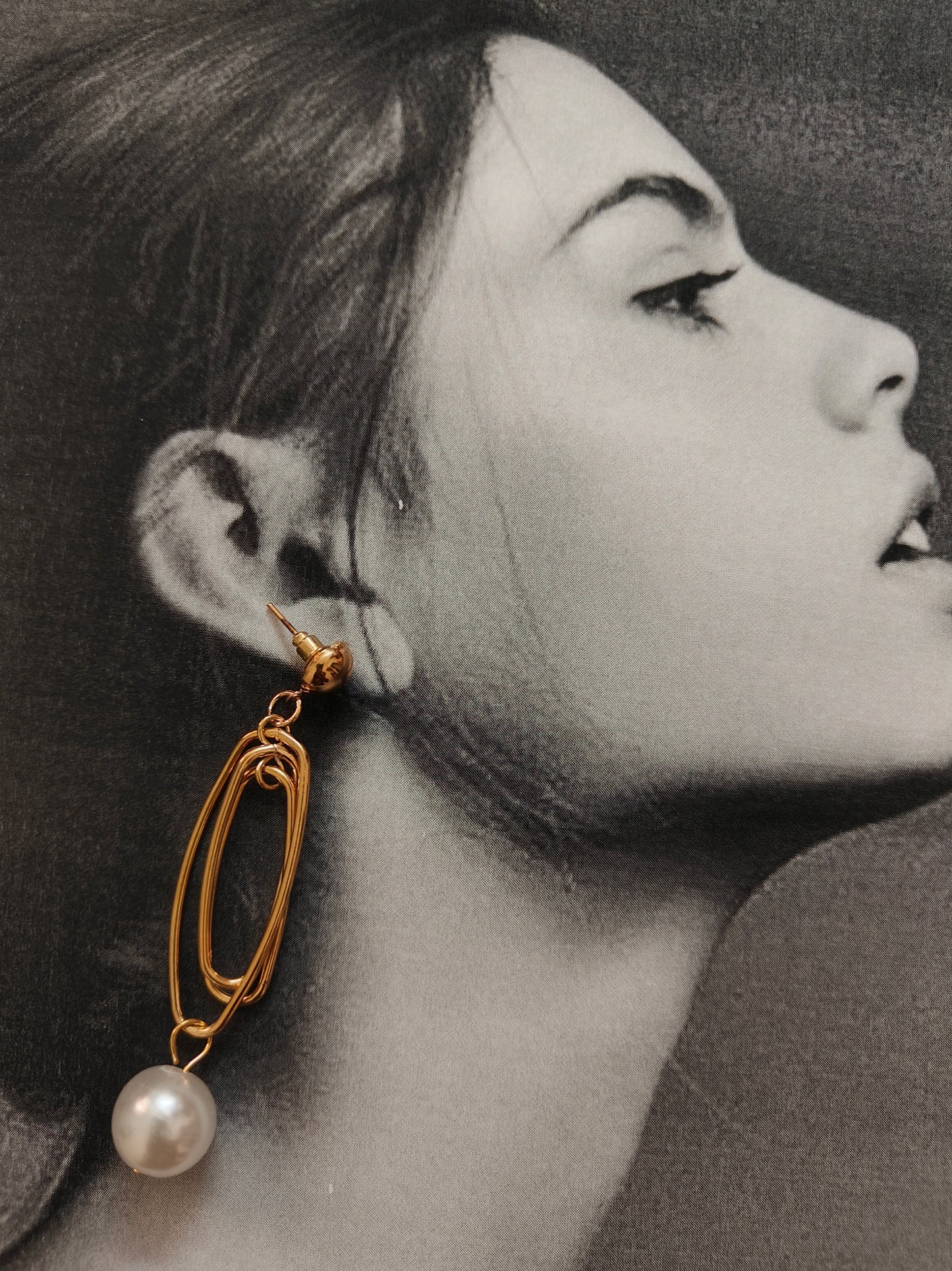 GOLDEN MULTI-OVAL & PEARL EARRINGS