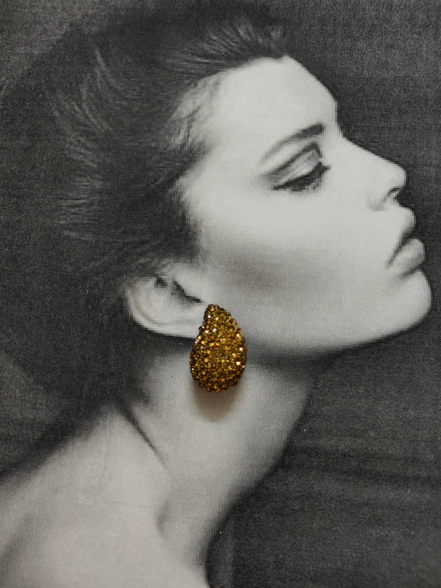 GOLD TEAR DROP EARRINGS