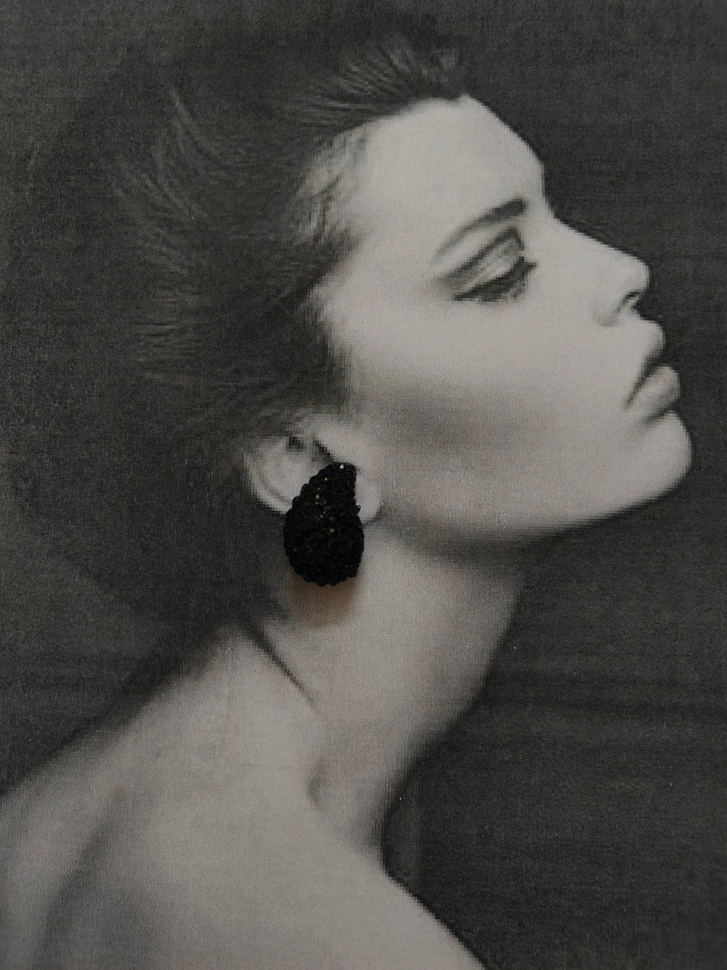 BLACK TEAR DROP EARRINGS