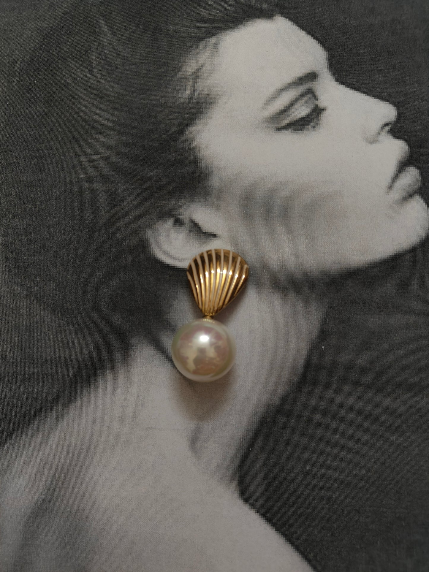 GOLDEN SHELL PEARL DROP EARRINGS