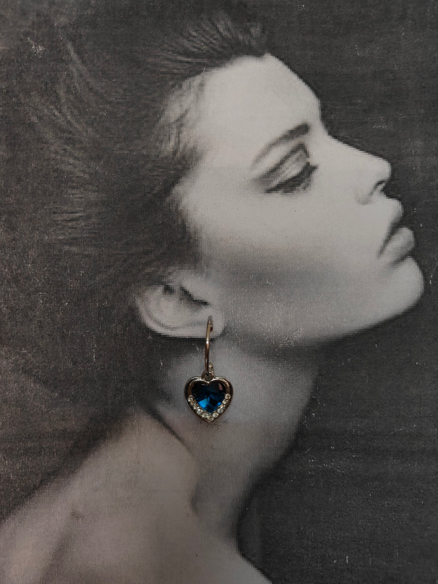 DOUBLE HEART STONE EARRINGS