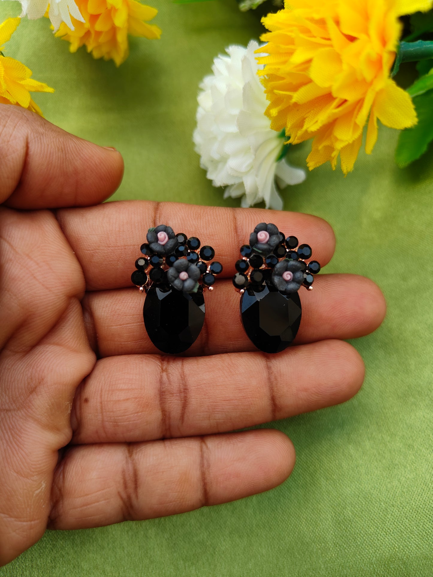 MIDNIGHT FLORET EARRINGS
