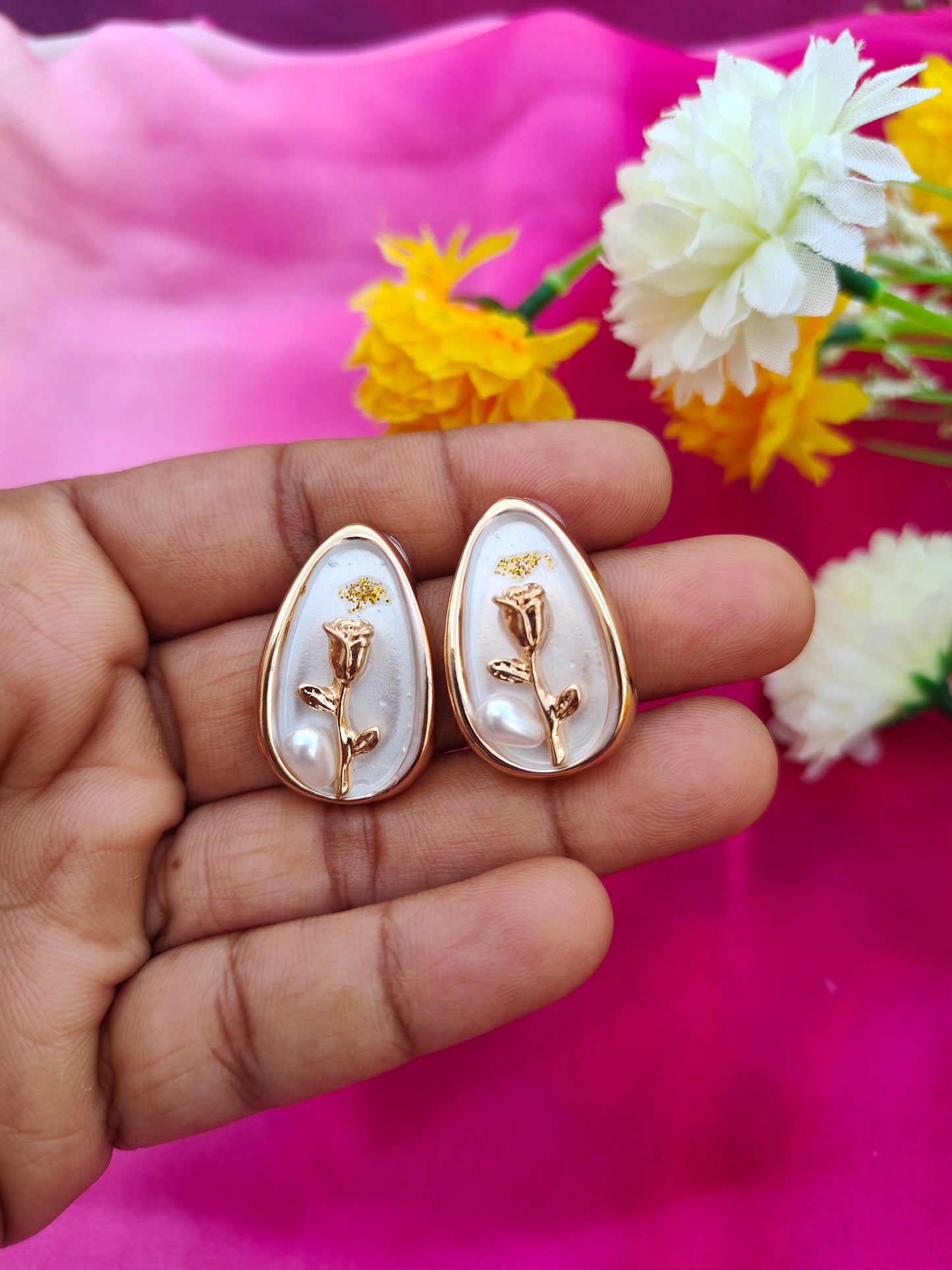IVORY GLEAM EARRINGS