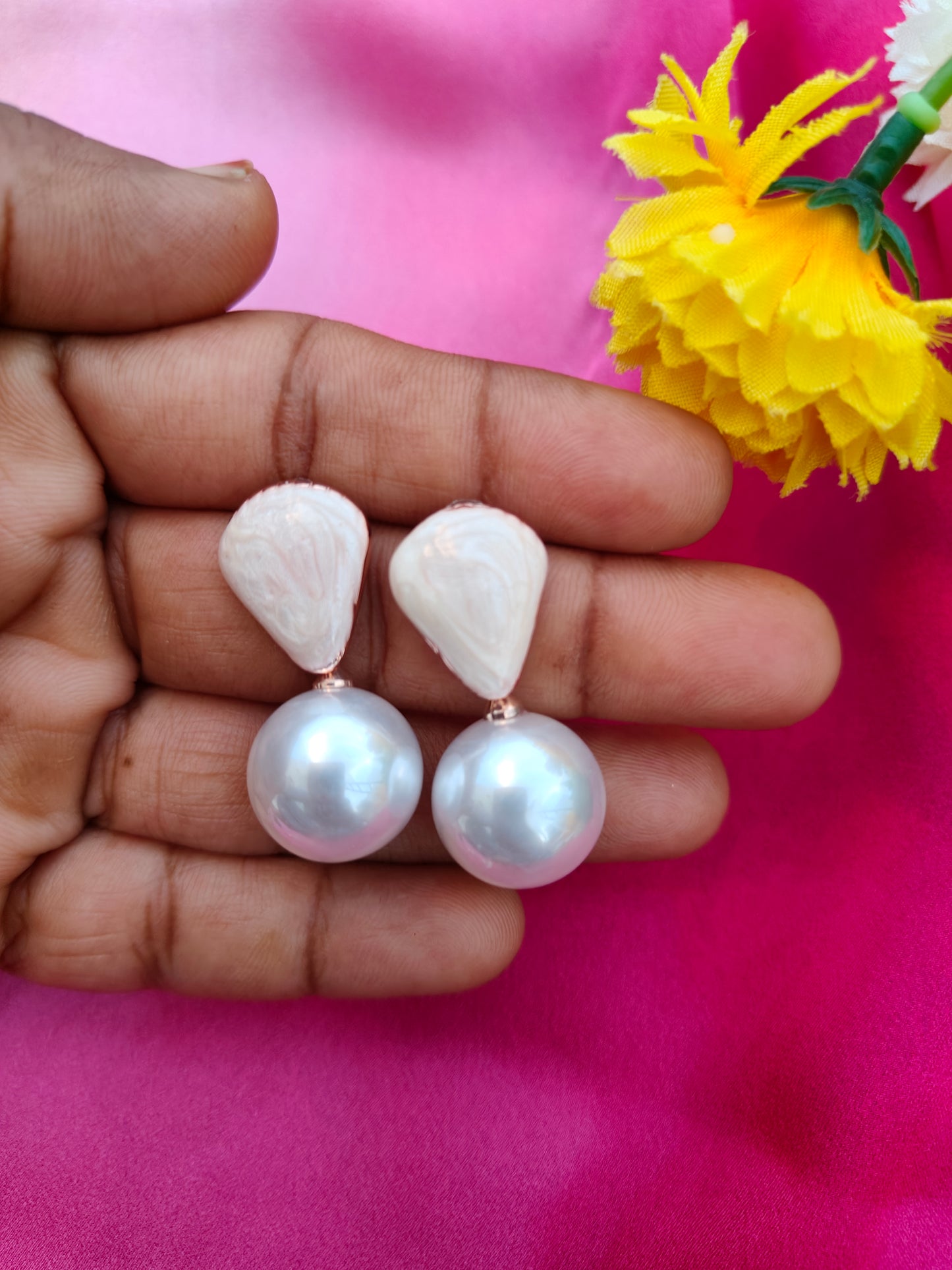SNOW PEARL EARRINGS