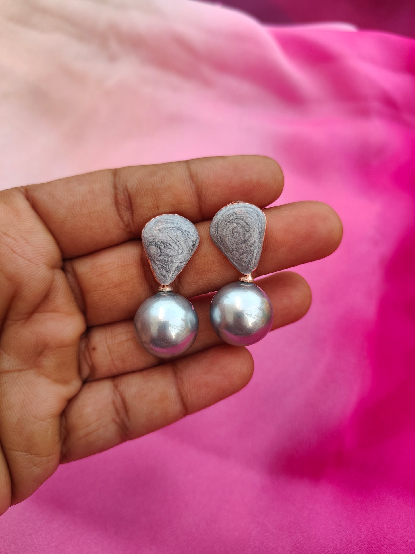 DUSKY PEARL EARRINGS