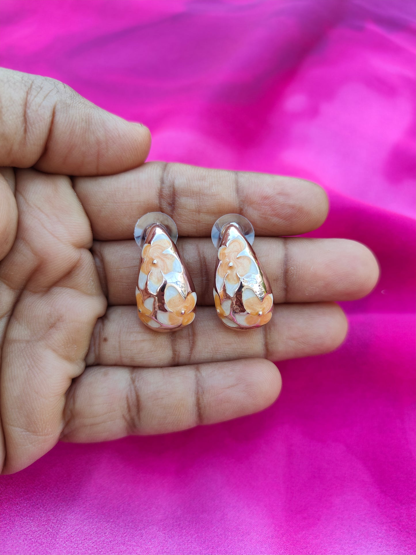 SUNRAY PETAL KISS EARRINGS