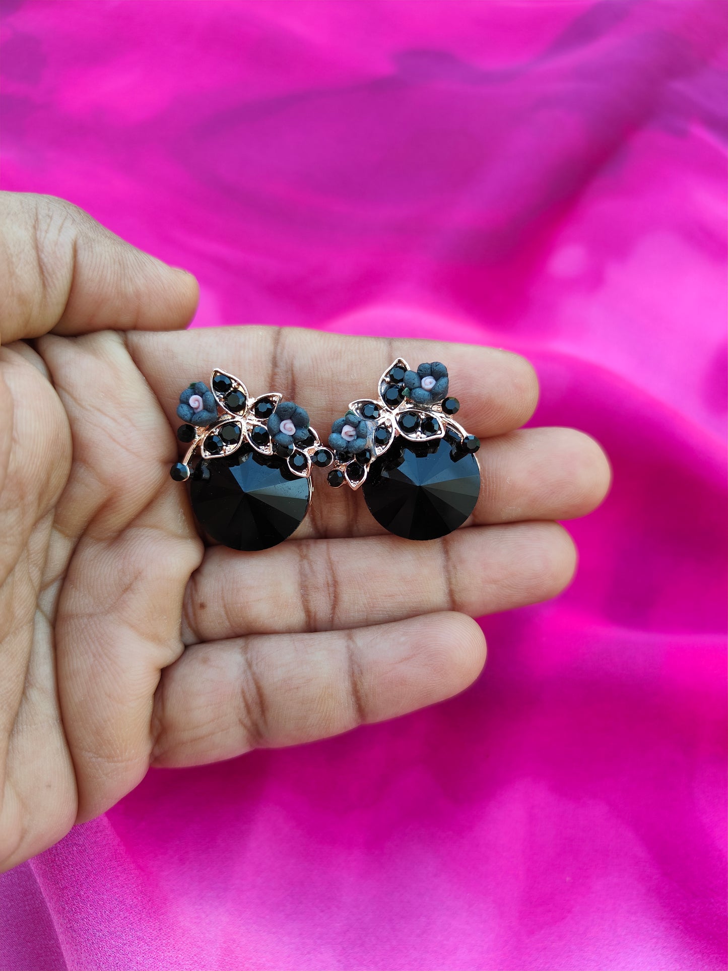 MIDNIGHT FLUTTER EARRINGS