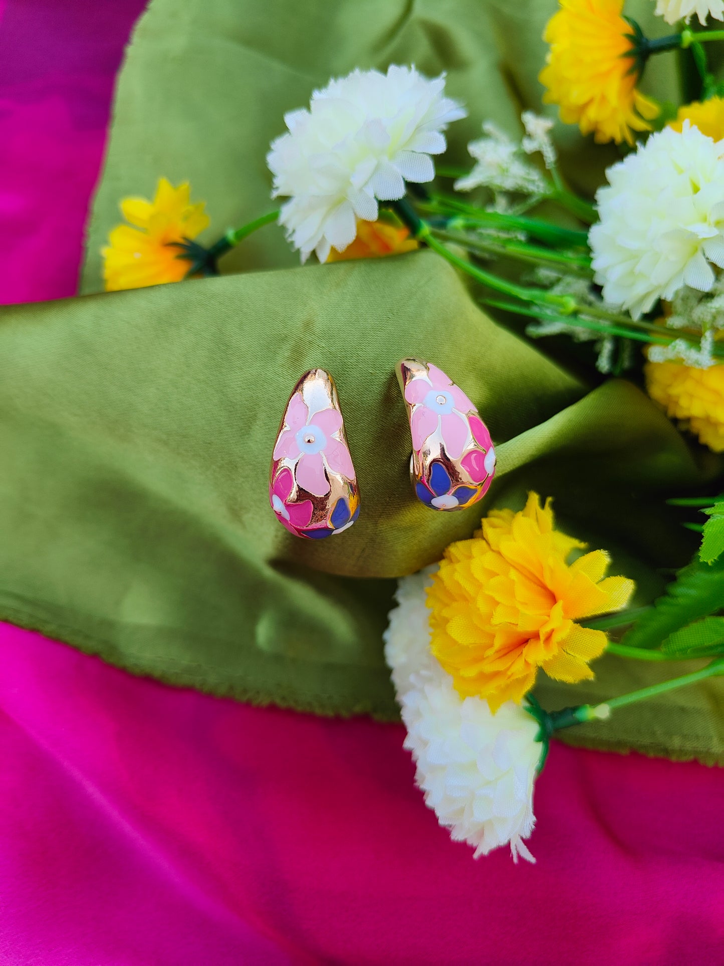 ROSY TEILIGHT CHARM EARRINGS