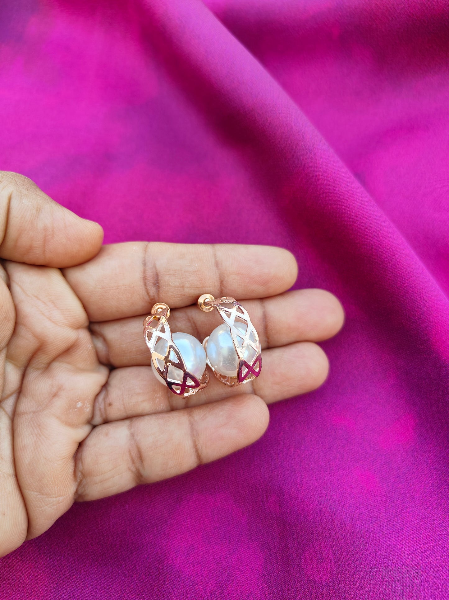 LATTICE GLOW HOOP EARRINGS