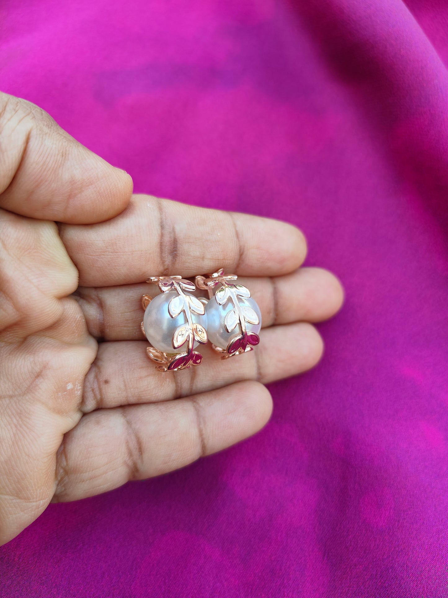 LEAFY PEARL HOOP EARRINGS