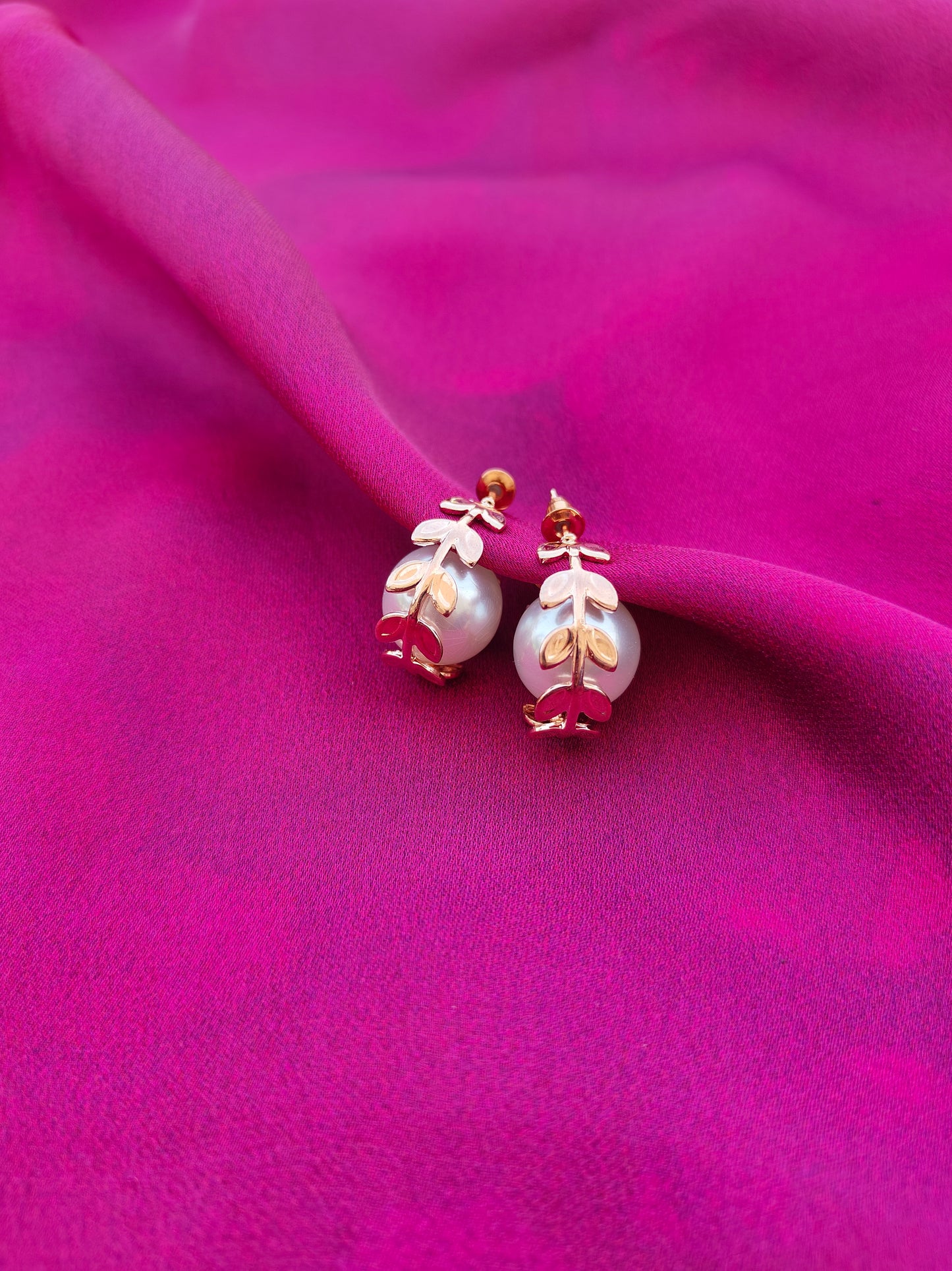 LEAFY PEARL HOOP EARRINGS