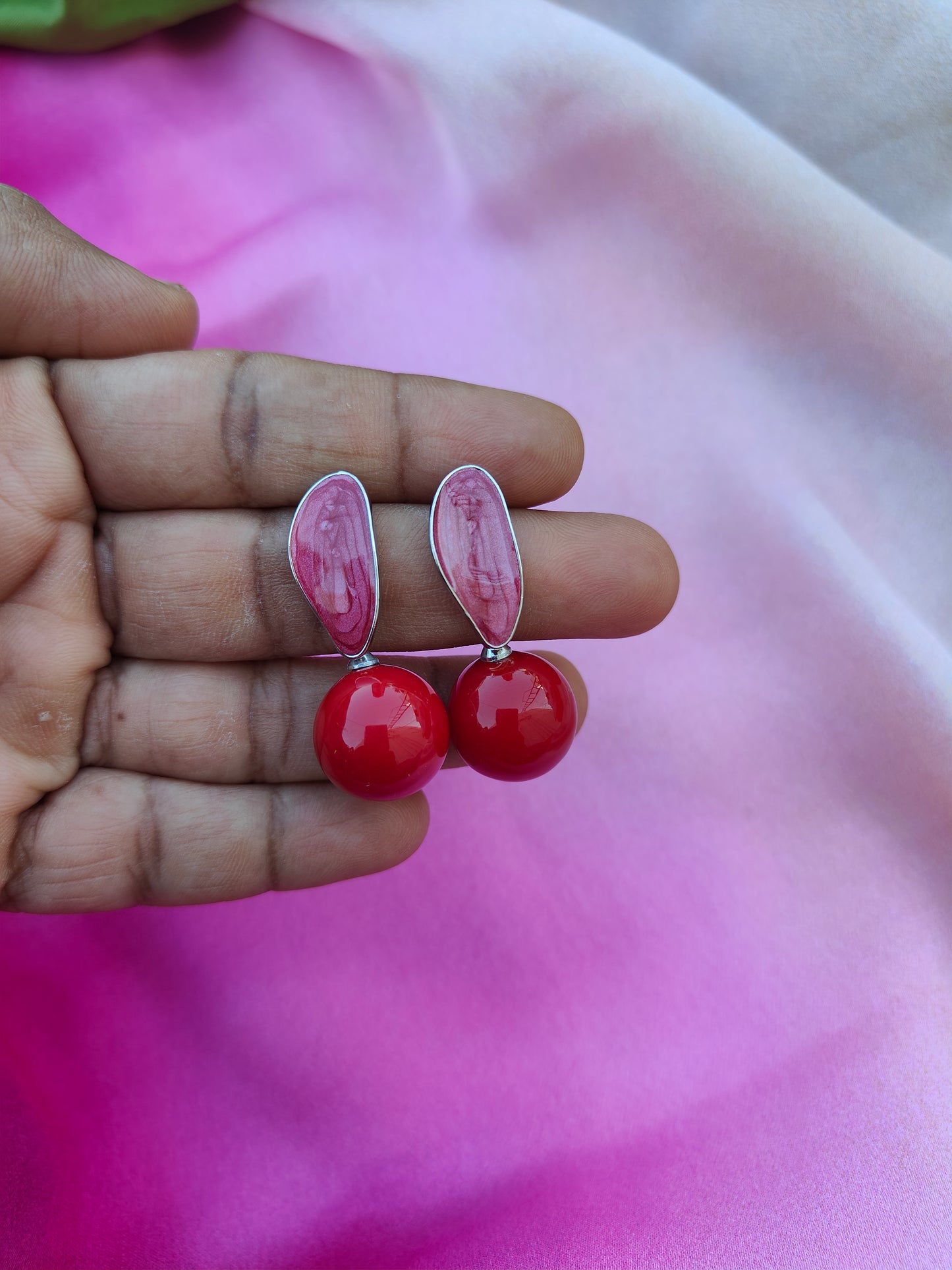 GLOSSY RED DROP EARRINGS