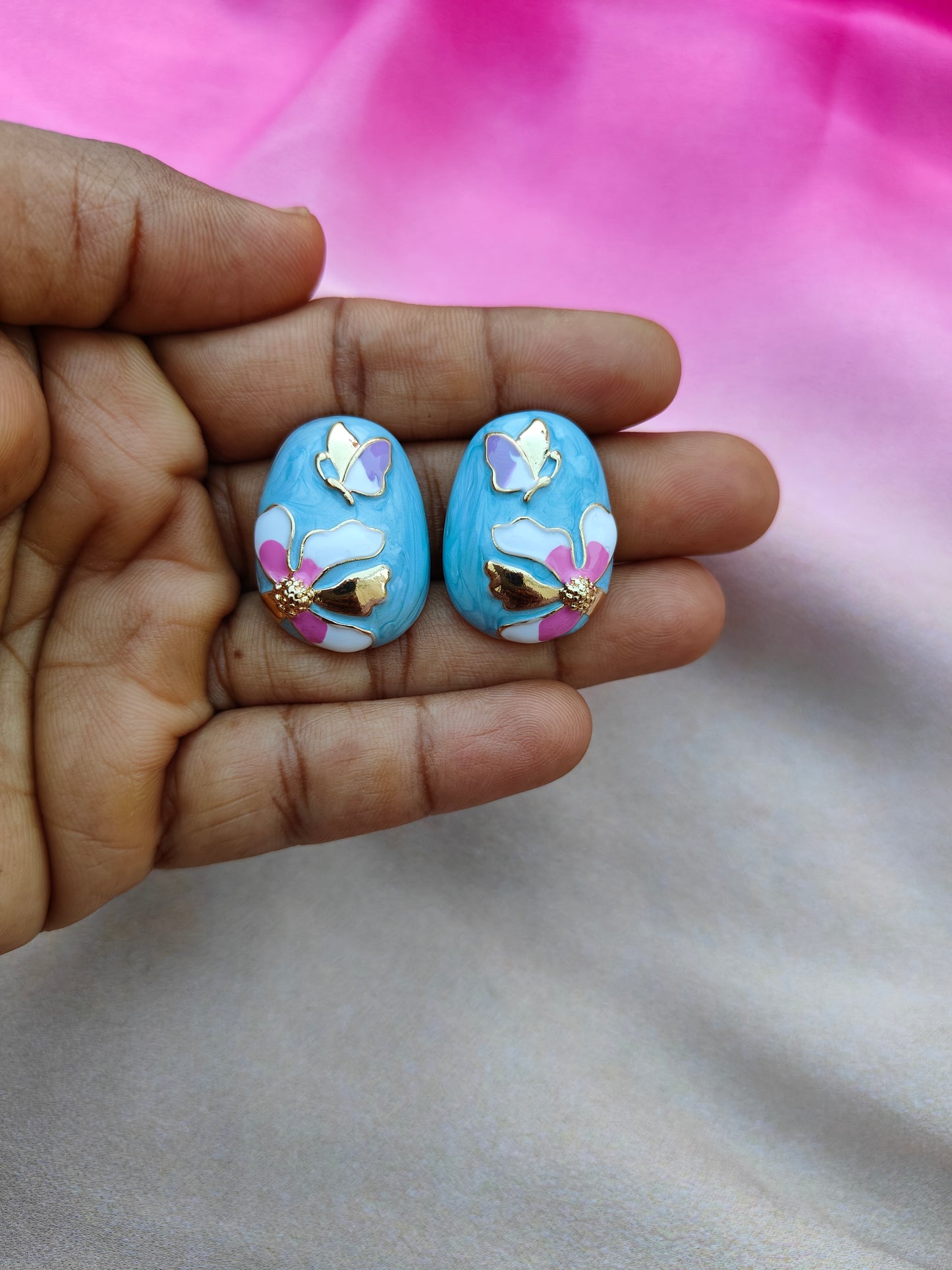 LILAC FANTASY BOW EARRINGS