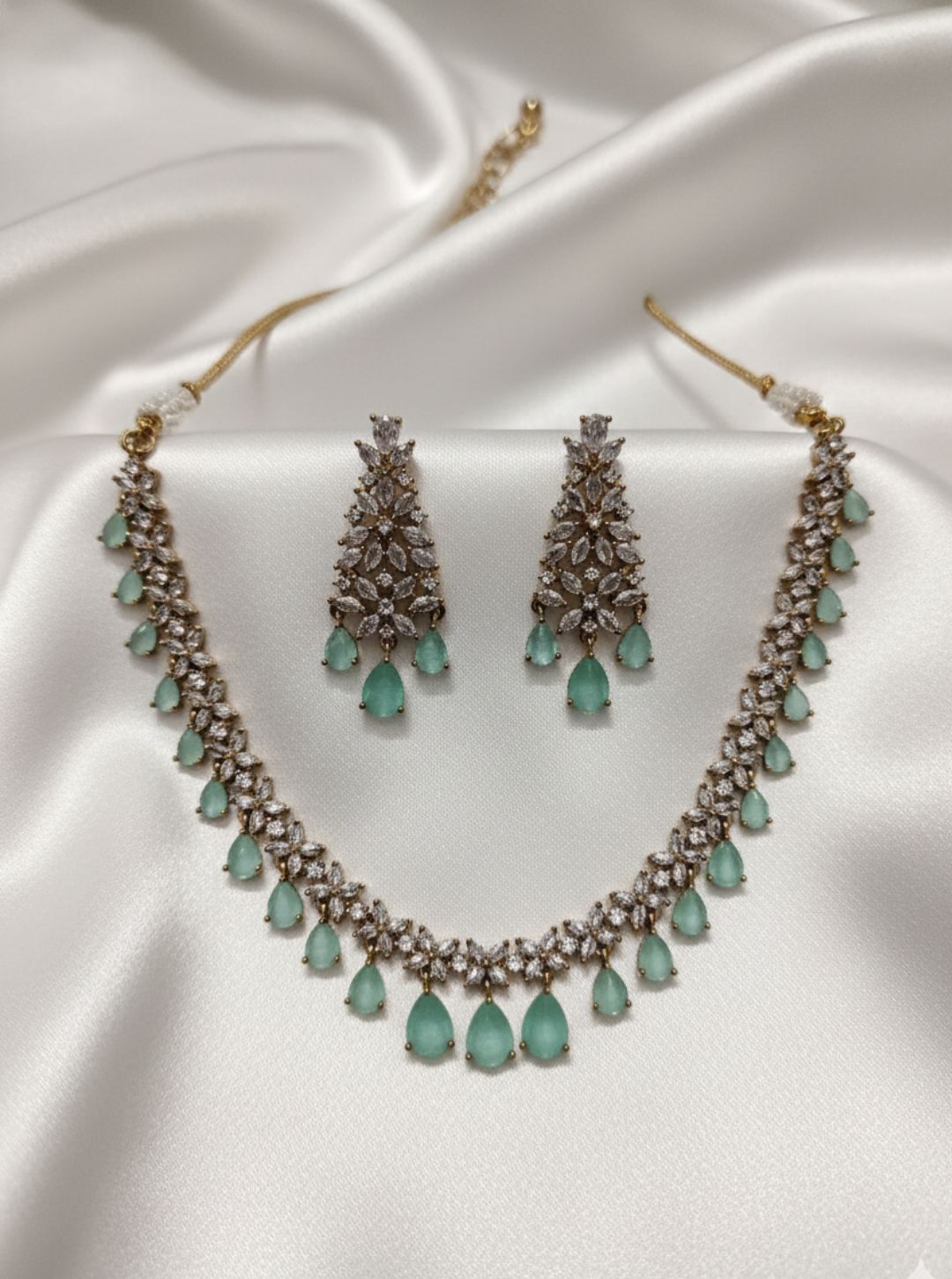 MINT DIAMOND STYLE NECKLACE