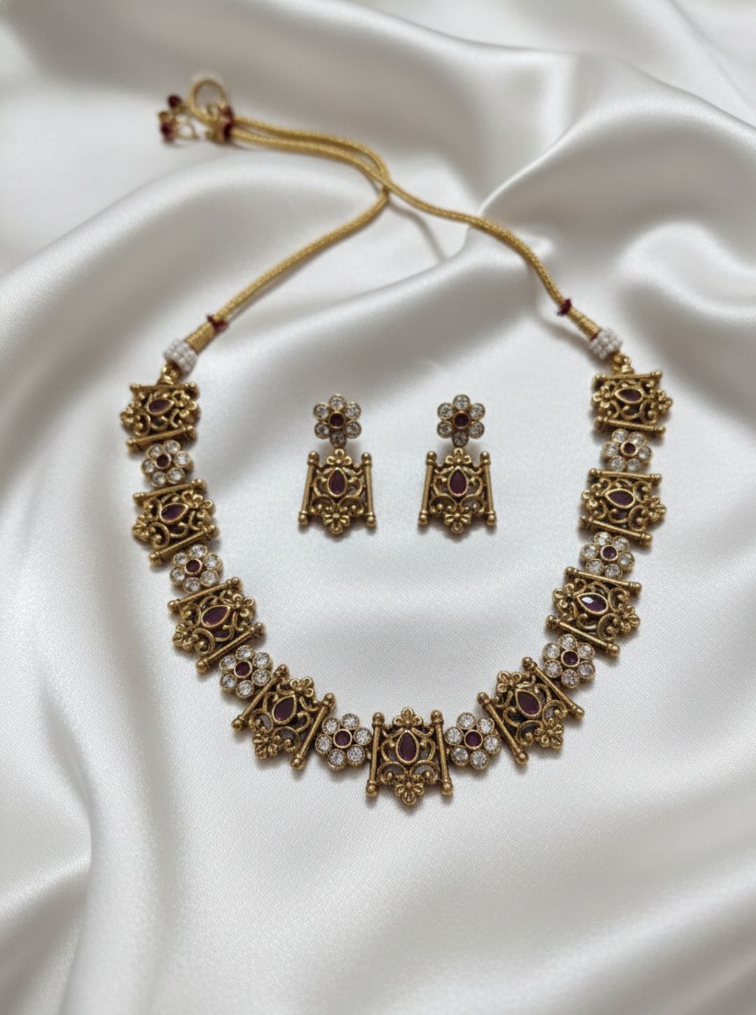 ANTIQUE MOTIF HERITAGE NECKLACE