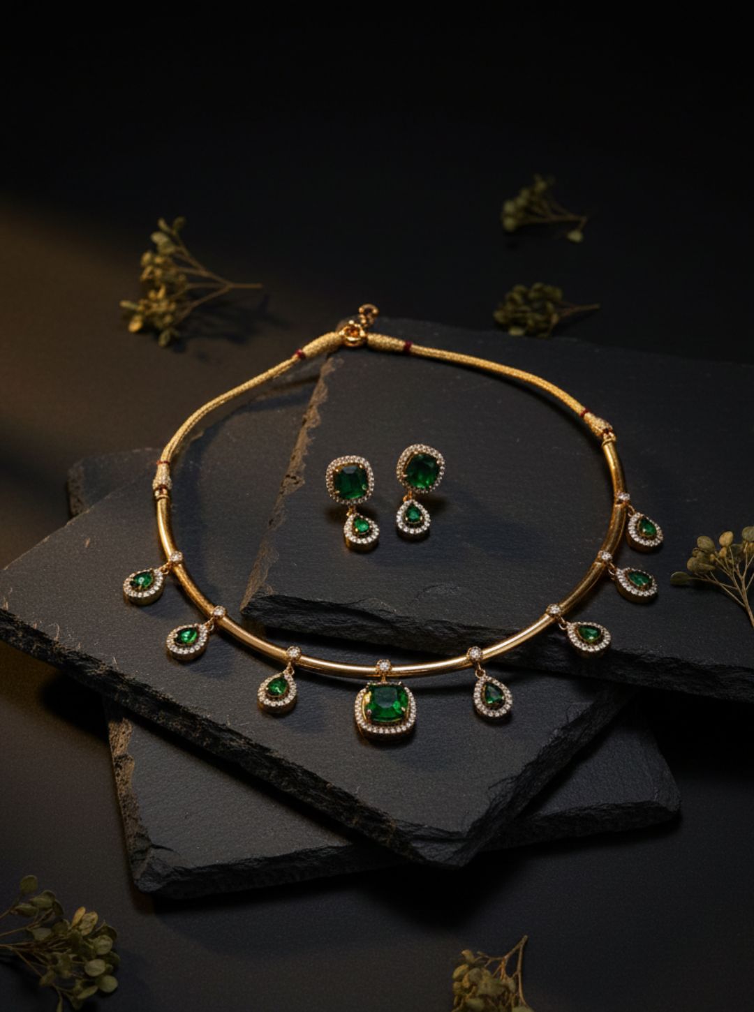 EMERALD LUXURY NECKLACE