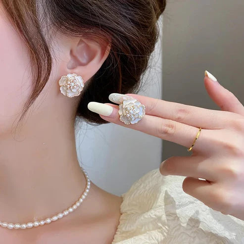 WHITE ROSE EARRINGS