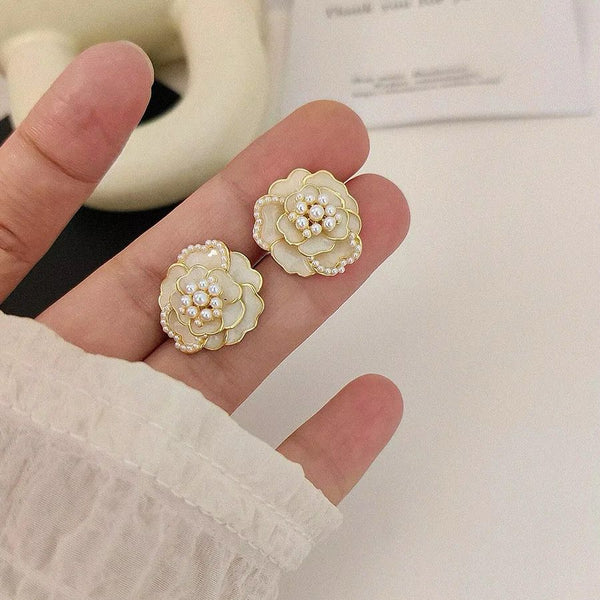 WHITE ROSE EARRINGS