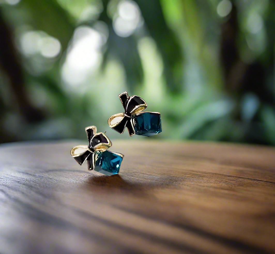 Glossy black enamel bow earrings with faceted teal gemstone – Ladybreeze