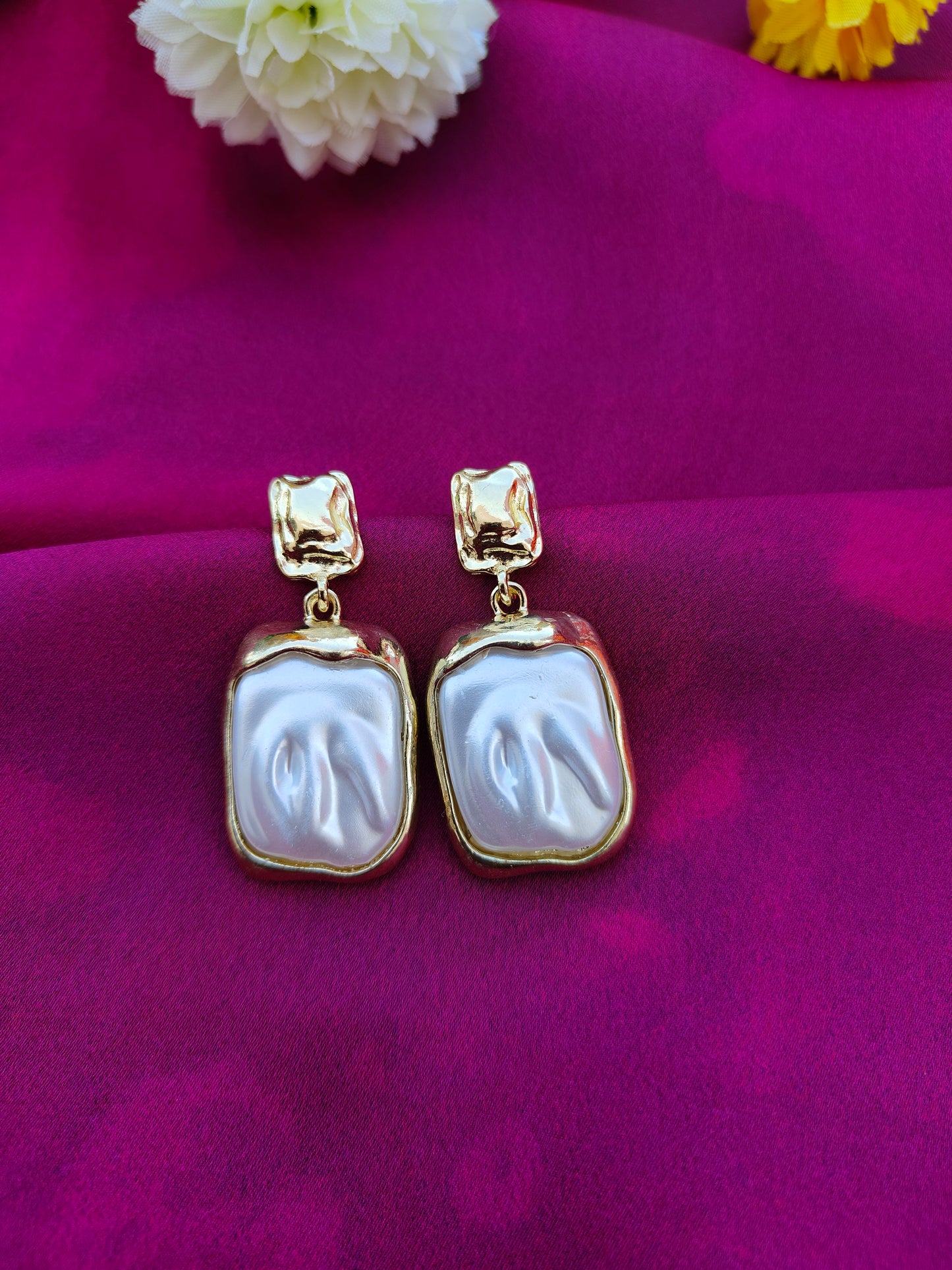 VINTAGE GLOSSY EARRINGS