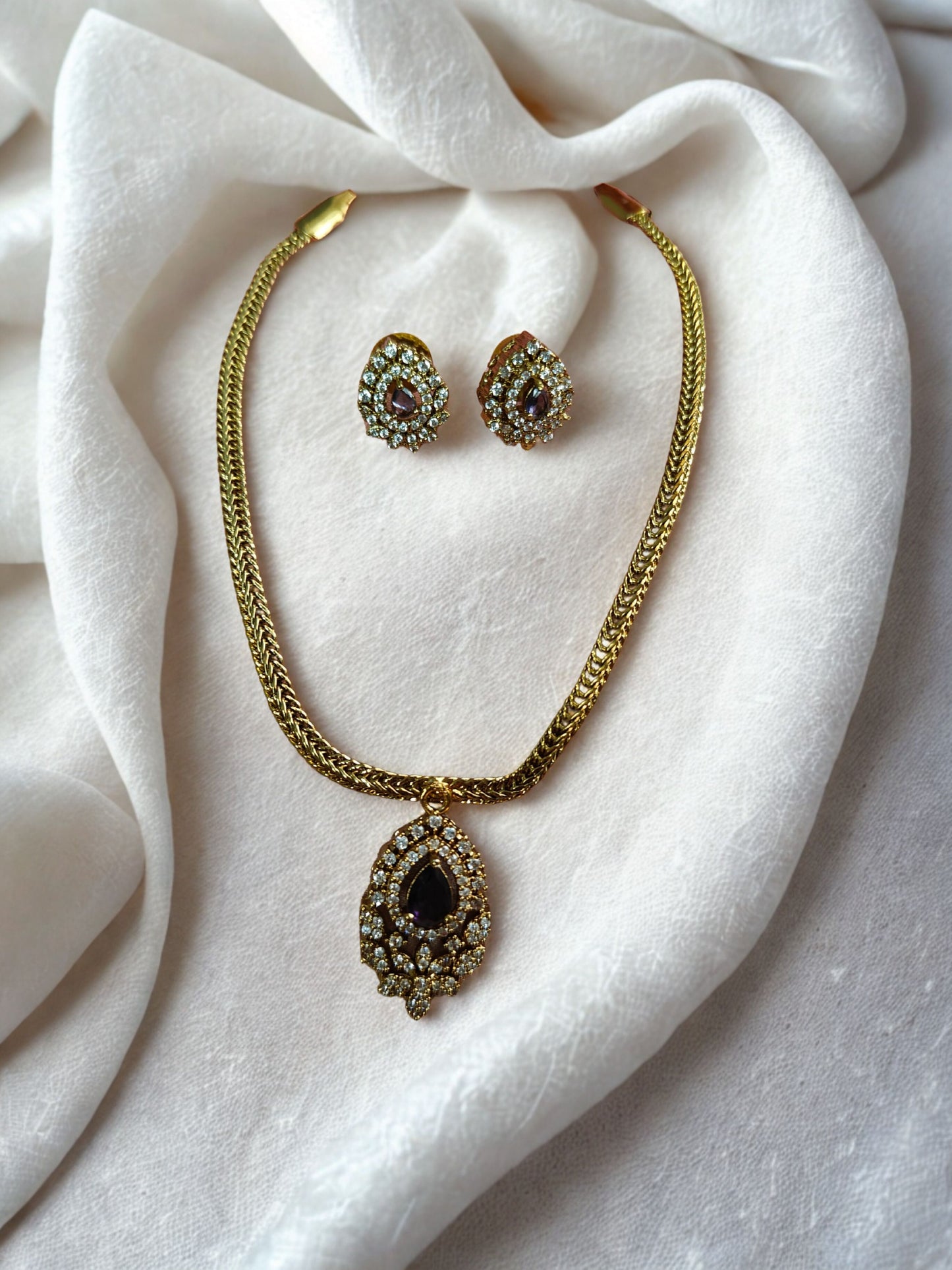 NAIRA SPARKLE NECKLACE