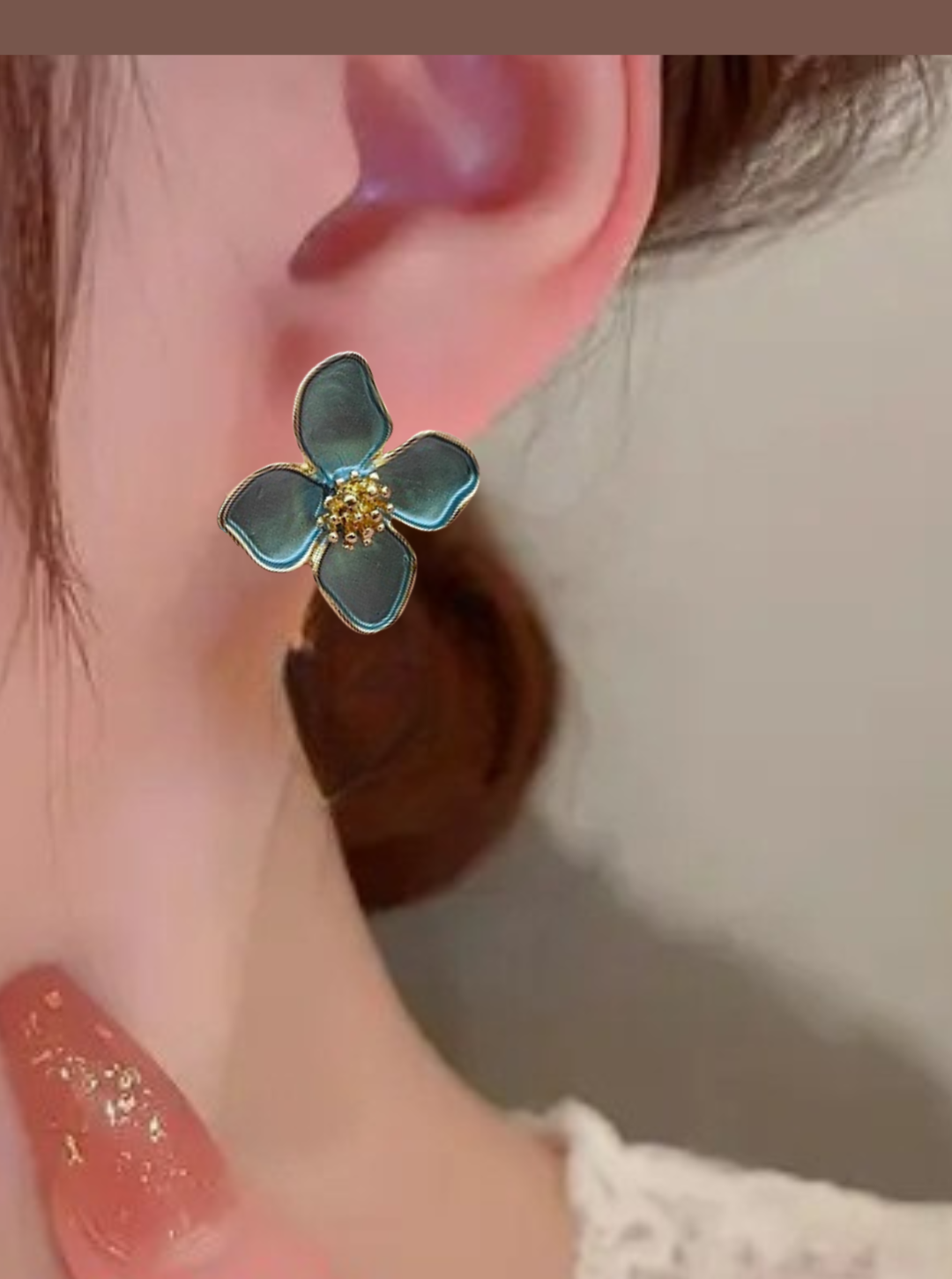 FLORAL STUD EARRINGS