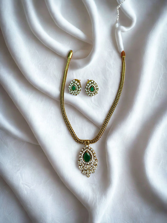 NAIRA SPARKLE NECKLACE