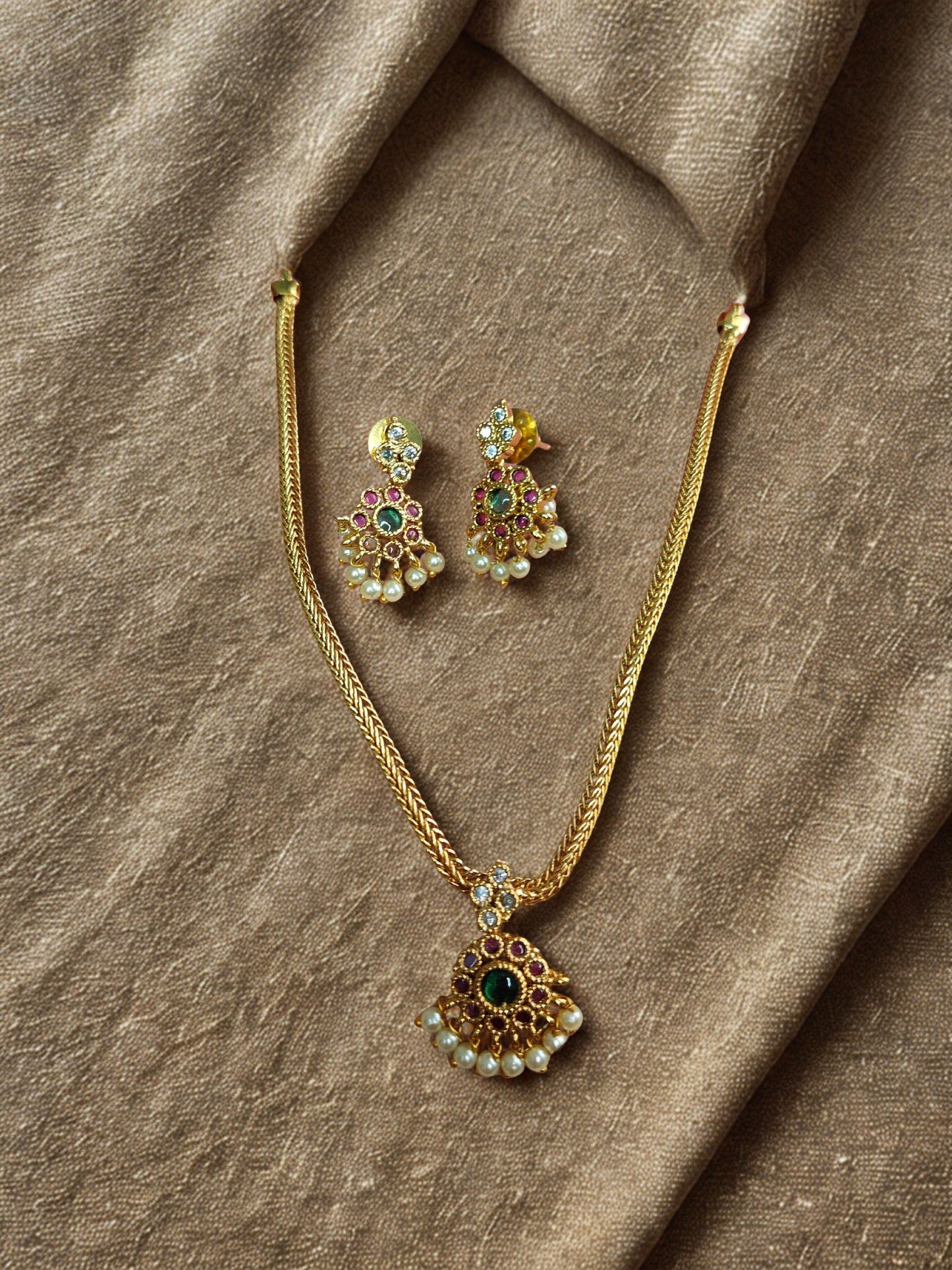 FLORAL CHAIN PENDANT NECKLACE