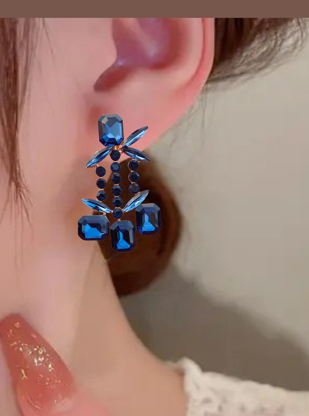 CRYSTAL GLASS EARRINGS