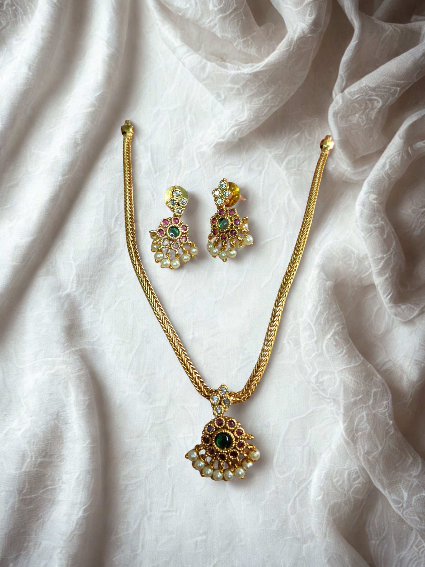 FLORAL CHAIN PENDANT NECKLACE