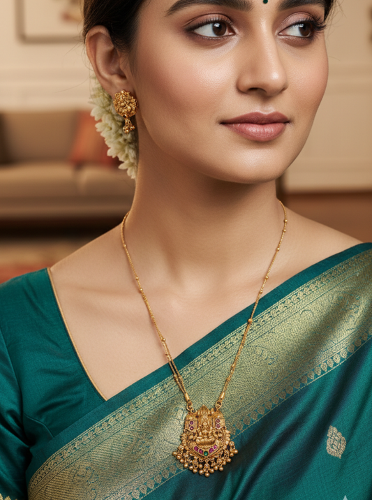 NANDHITA TEMPLE CHAIN PENDANT SET