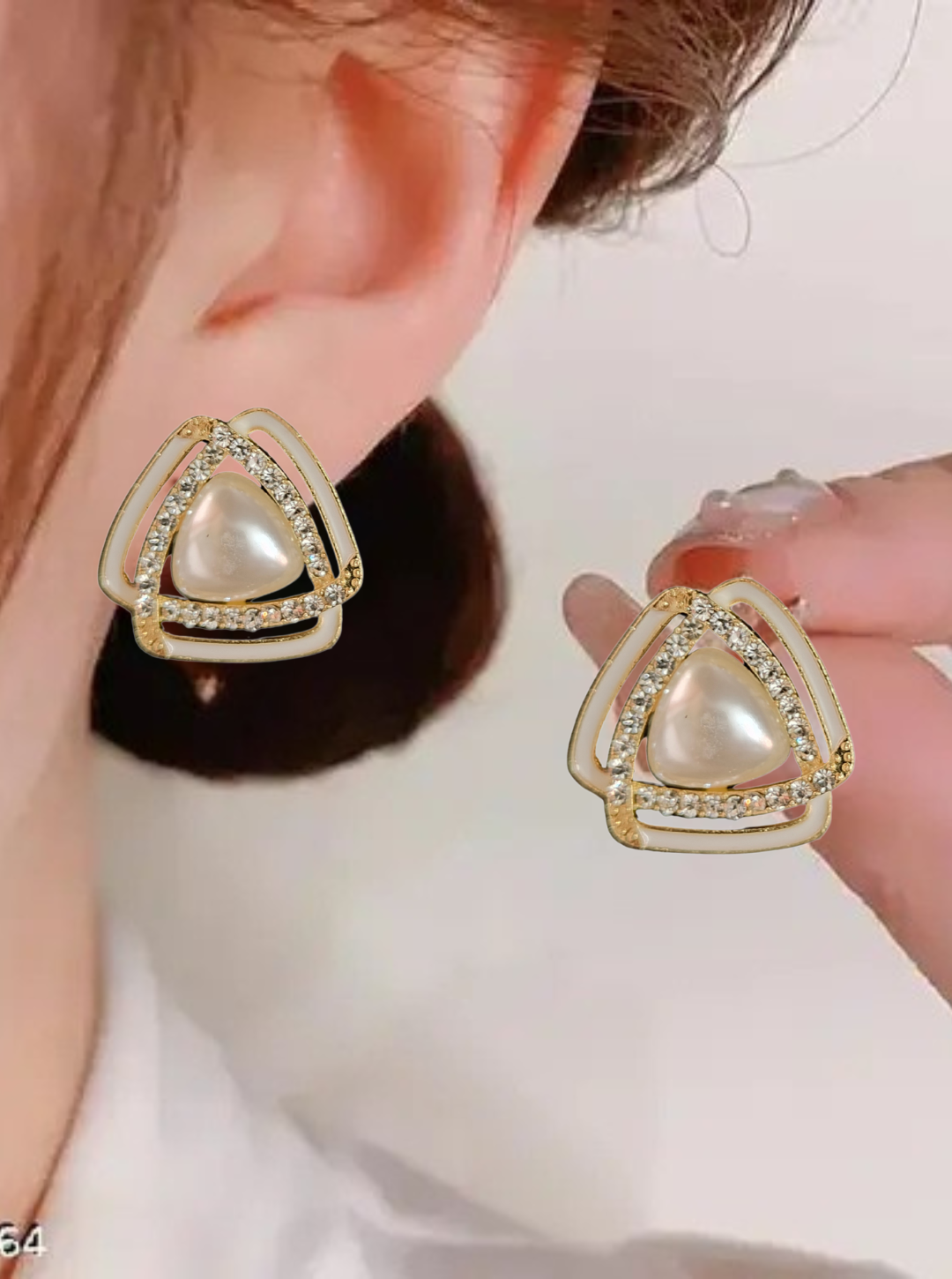 Modern chic triangular pearl earrings with gold finish – Ladybreeze