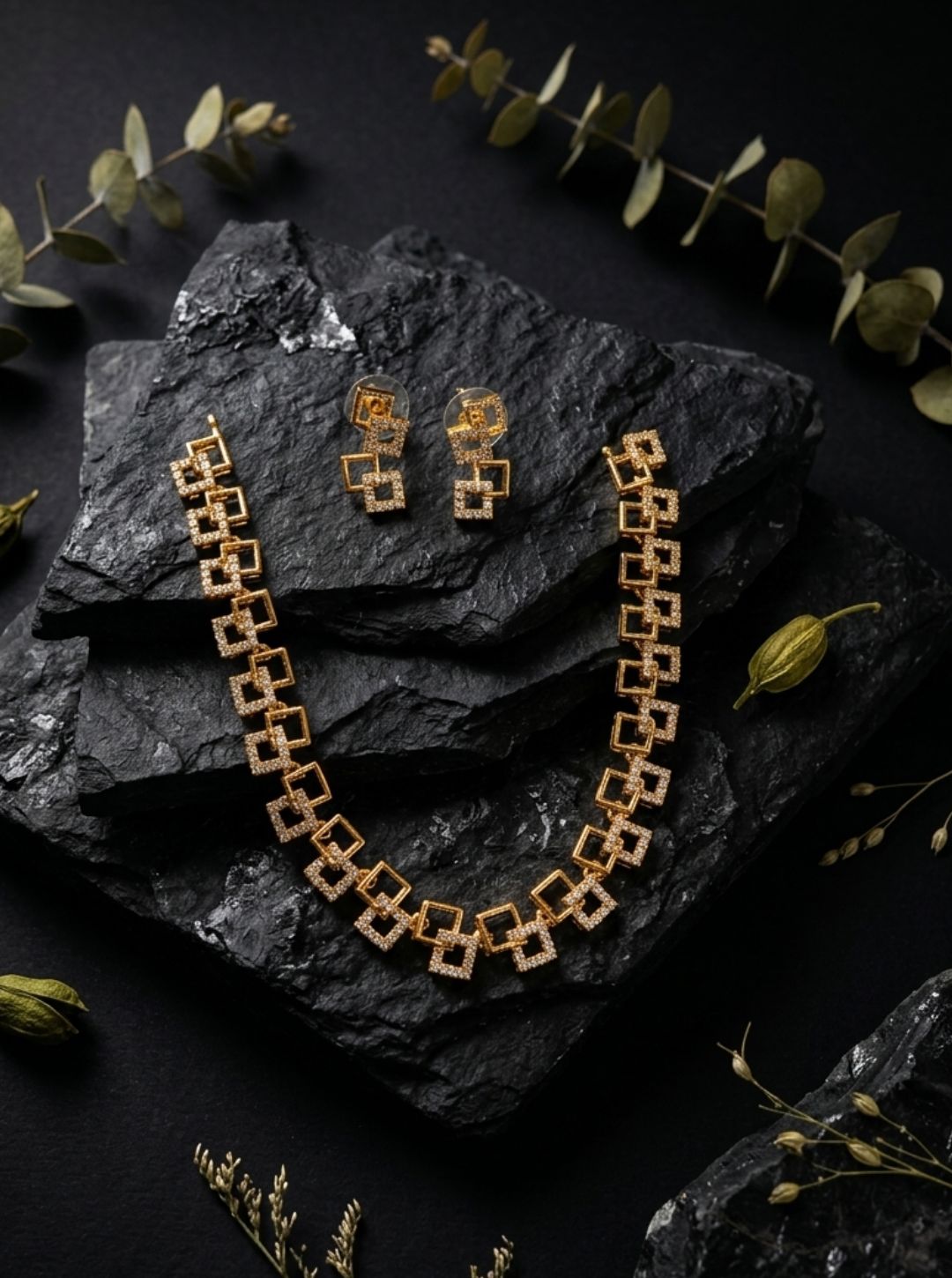 Modern gold jewellery set