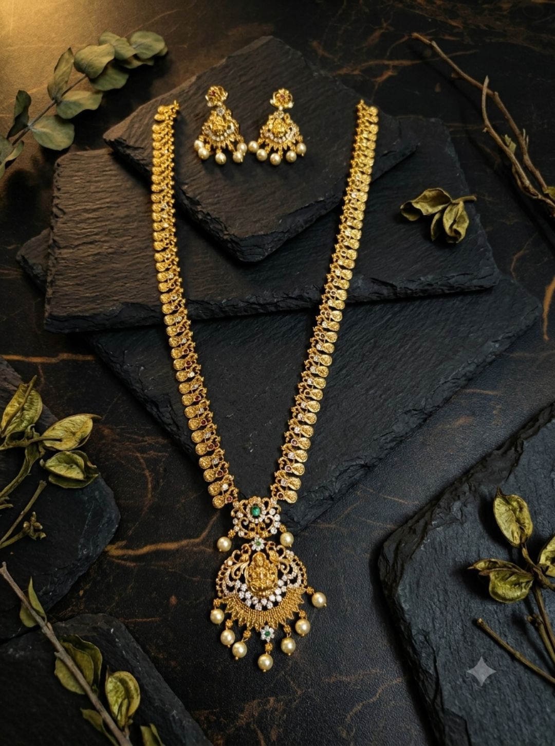 Lakshmi pendant pearl necklace set